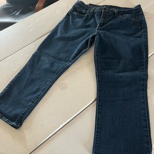 Ladies Levi cropped jeans. Size 31